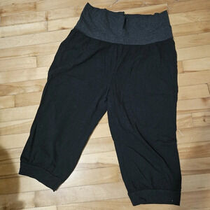 Decathlon yoga capri pants